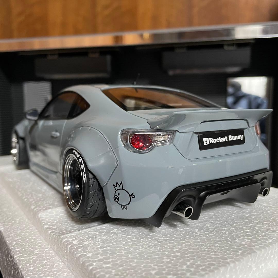 未展示品オートアー1/18ロケットバニー86コンクリート・グレーブラックホイール