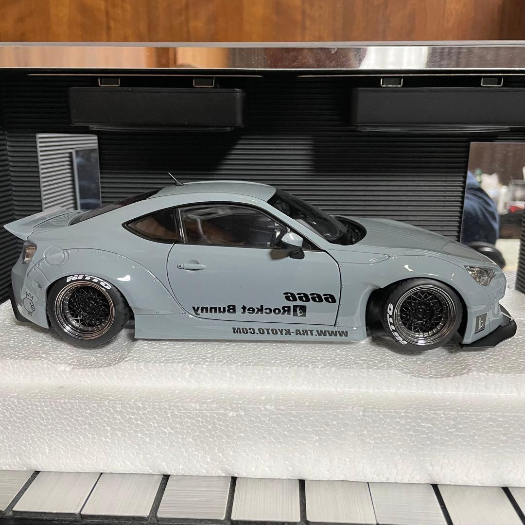 未展示品オートアー1/18ロケットバニー86コンクリート・グレーブラックホイール