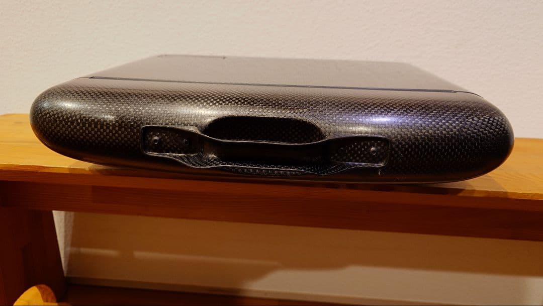 s*h様 【シリアルNo付き】日産 GT-R カーボンファイバー アタッシュケー