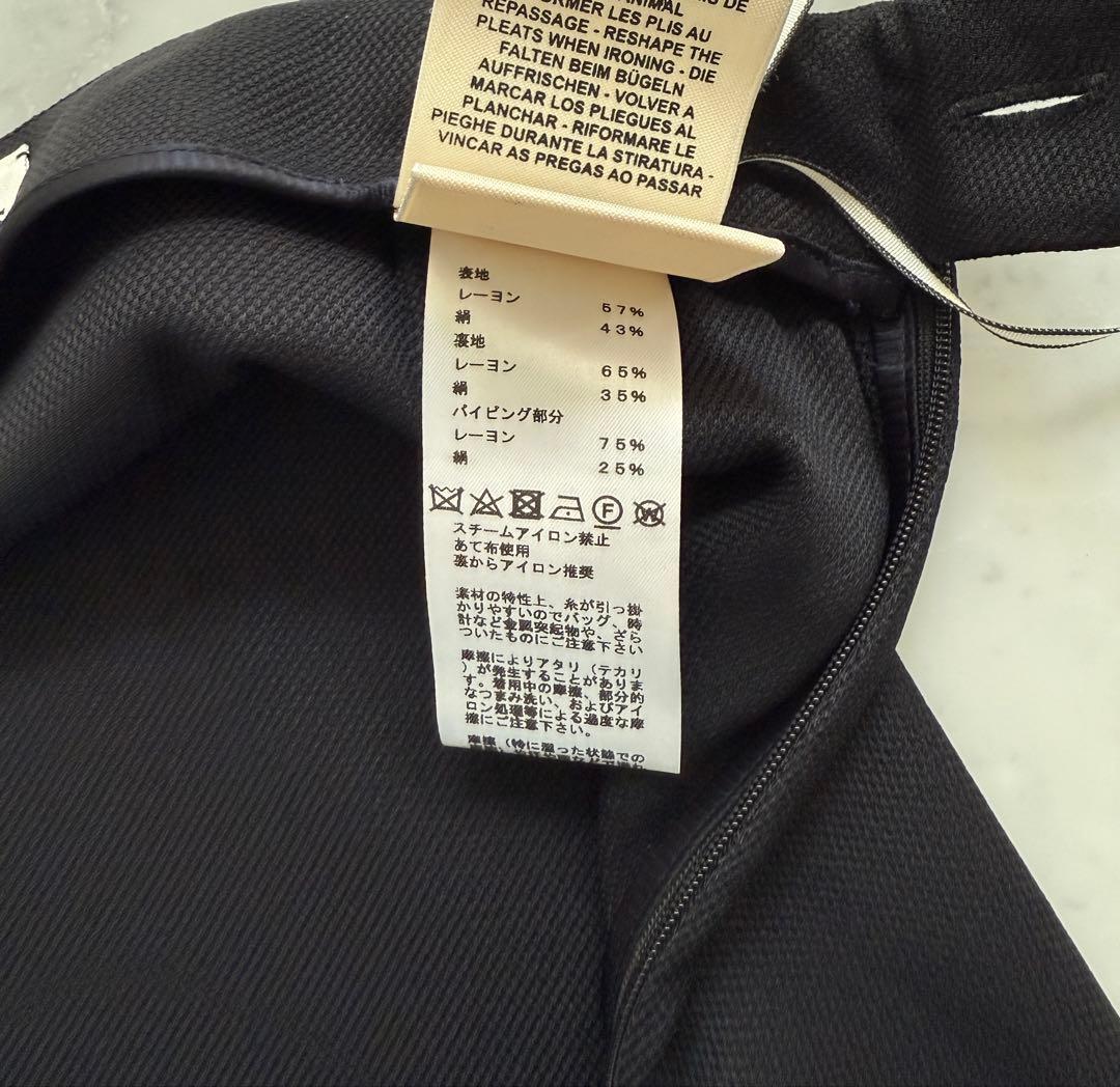 １回のみ着用　エルメス　シルク膝丈スカート コリエドシアンボタン付き