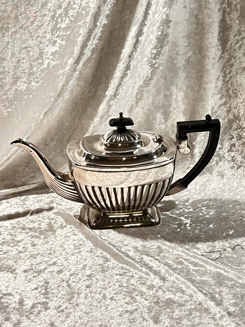 シルバープレートティーポット　刻印あり　Sheffield　England