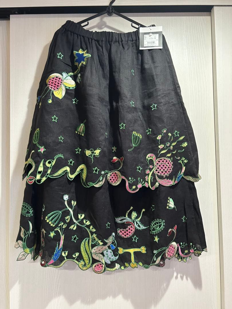 TSUMORI CHISATO 新品刺繍入りひざ丈スカート