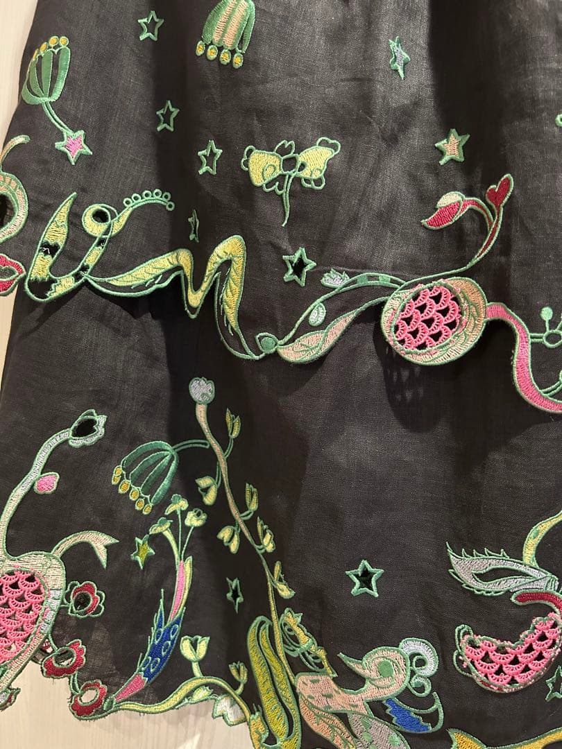 TSUMORI CHISATO 新品刺繍入りひざ丈スカート