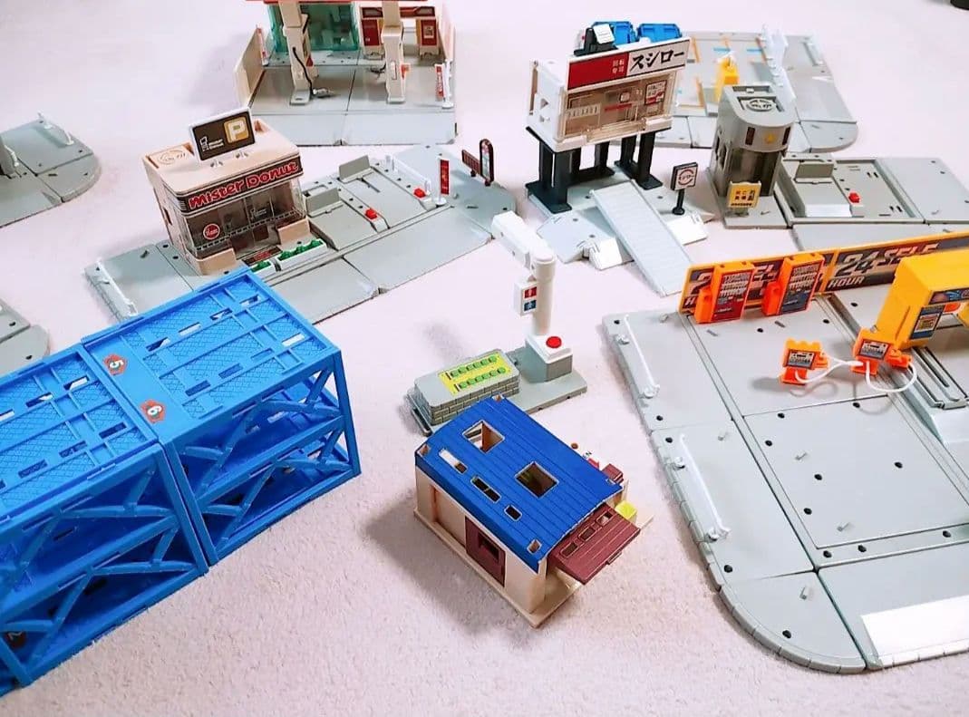 トミカ　トミカタウン　ビルドシティ　セブンイレブン　スシロー　消防署　警察署