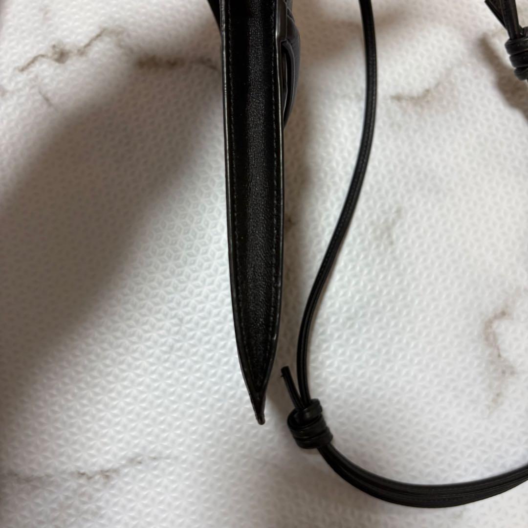 美品 セリーヌ トリオンフ マカダム スマホショルダー 斜めがけ フォンケース