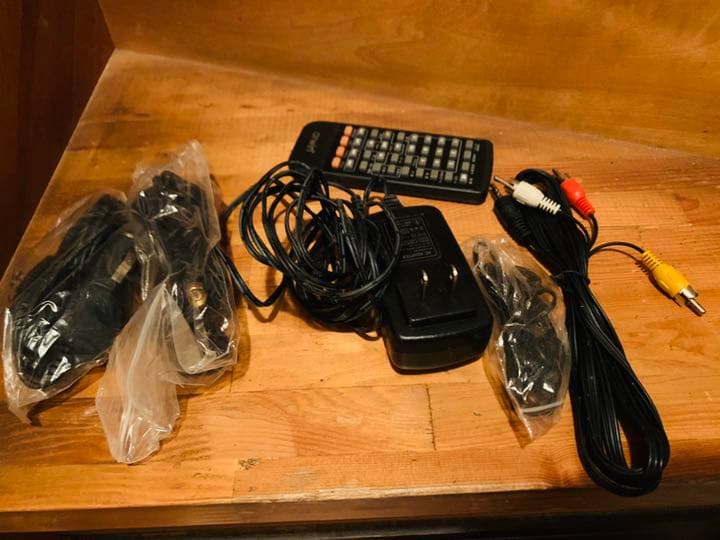 ☆ 美品　arwin ポータブルDVD プレイヤー10.1型