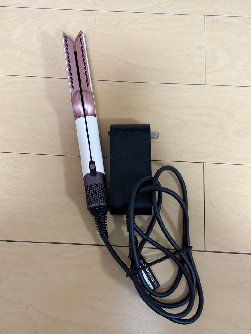 Dyson Airstrait™ストレイトナーさくらチェリー（HT01KP）