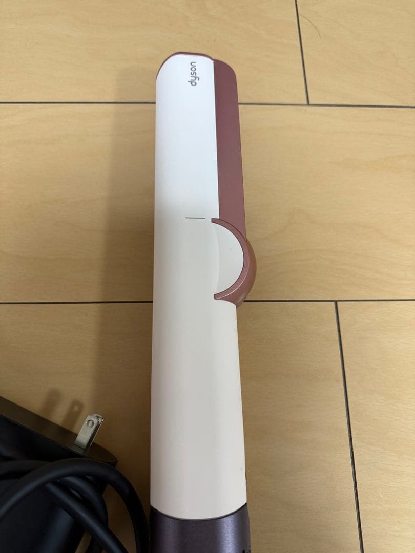 Dyson Airstrait™ストレイトナーさくらチェリー（HT01KP）