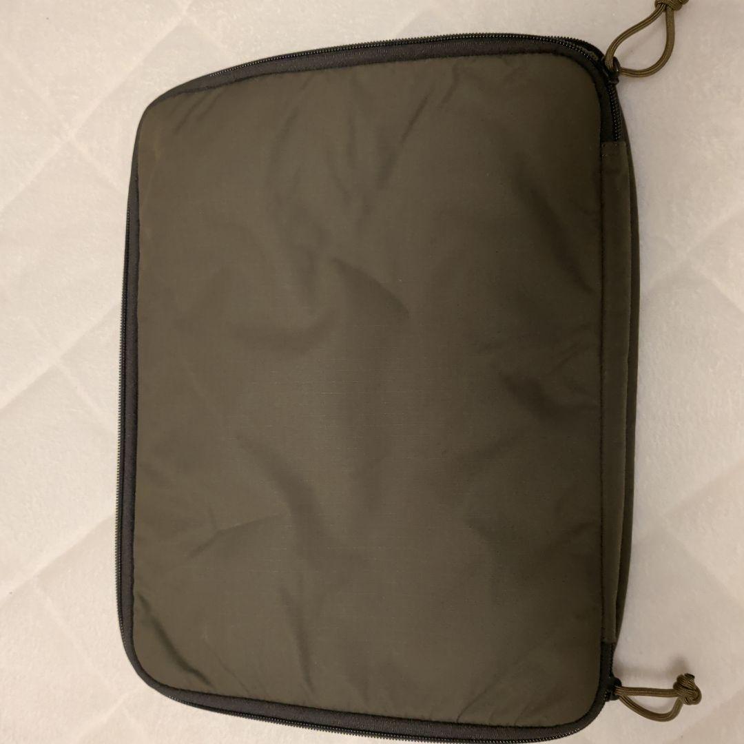 BRIEFING PCケース オリーブグリーン