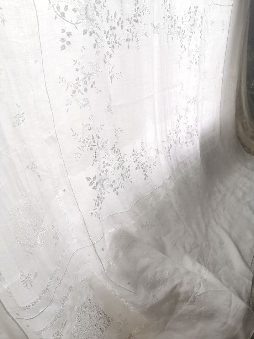 アンティーク ニードルワーク 舞う蝶と花の手刺繍＆フィレレース大判クロスカーテン