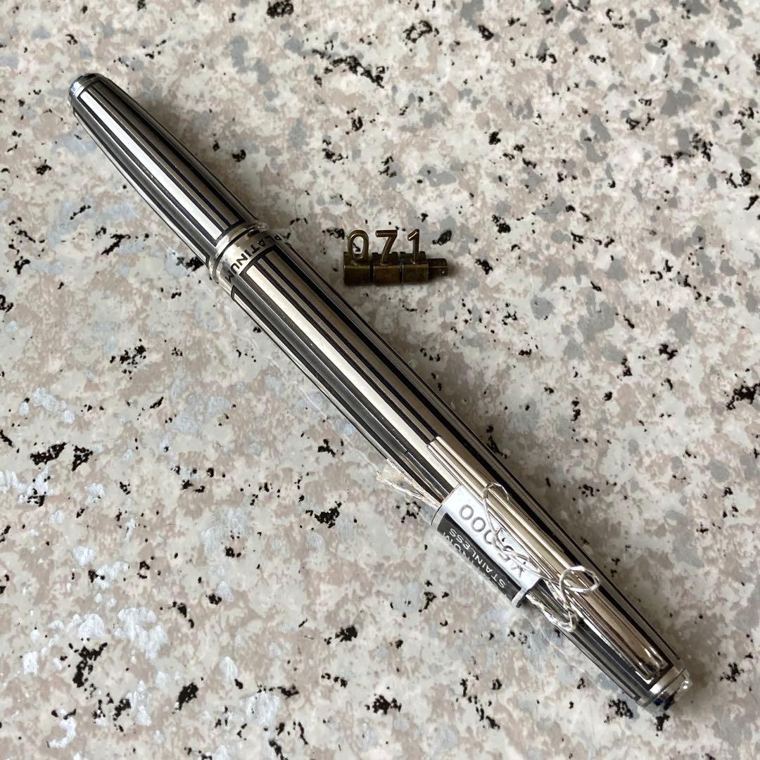 #071 未使用品 万年筆 プラチナ PLATINUM 蝕刻 ショート18k