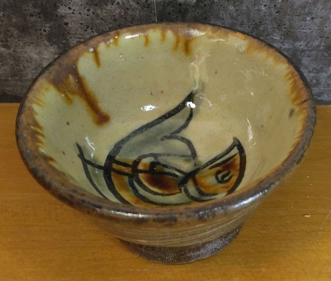 人間国宝 金城次郎 ぐい呑(魚紋ぐい呑）栞 共箱 壷屋焼 壺屋焼 やちむん 美品