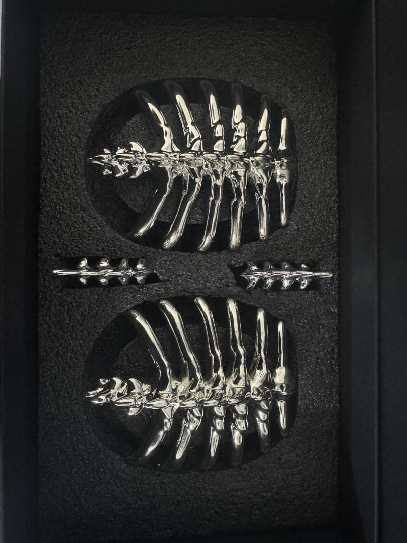 AirPods MAX用カバー　Y2K　骨型