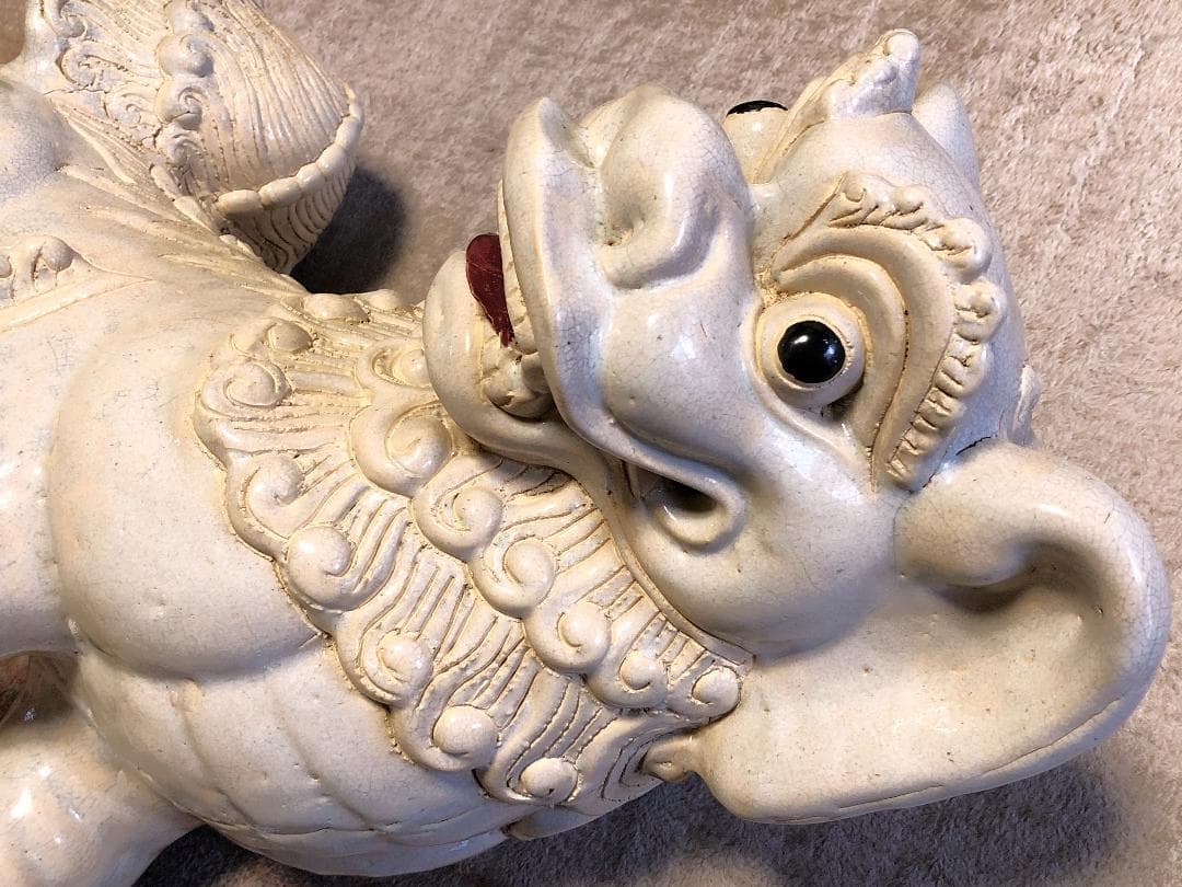【 白獅子 】 大型　陶製玉獅子　献上上手　68ｃｍ 　19.6ｋｇ