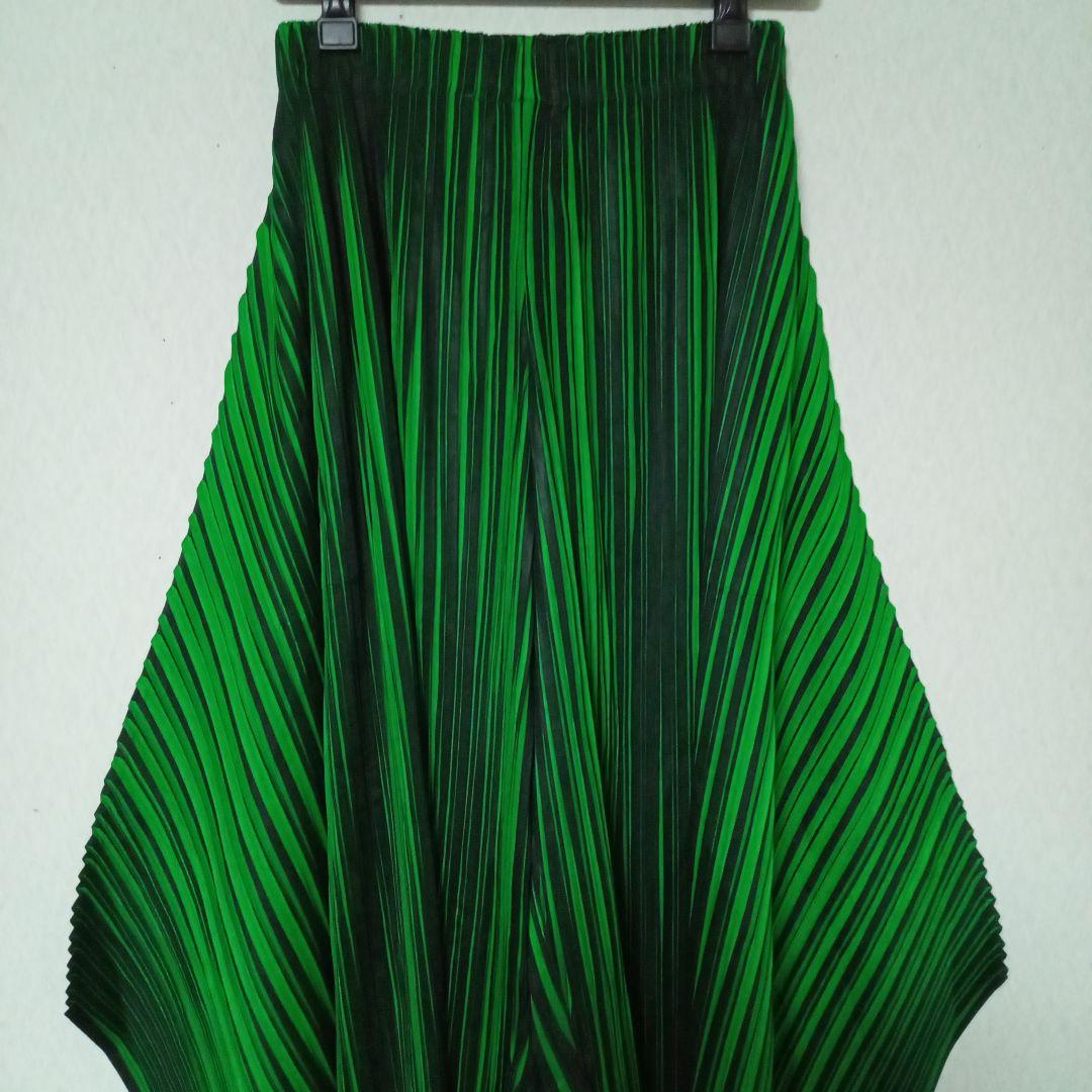 PLEATS PLEASE　プリーツパンツ