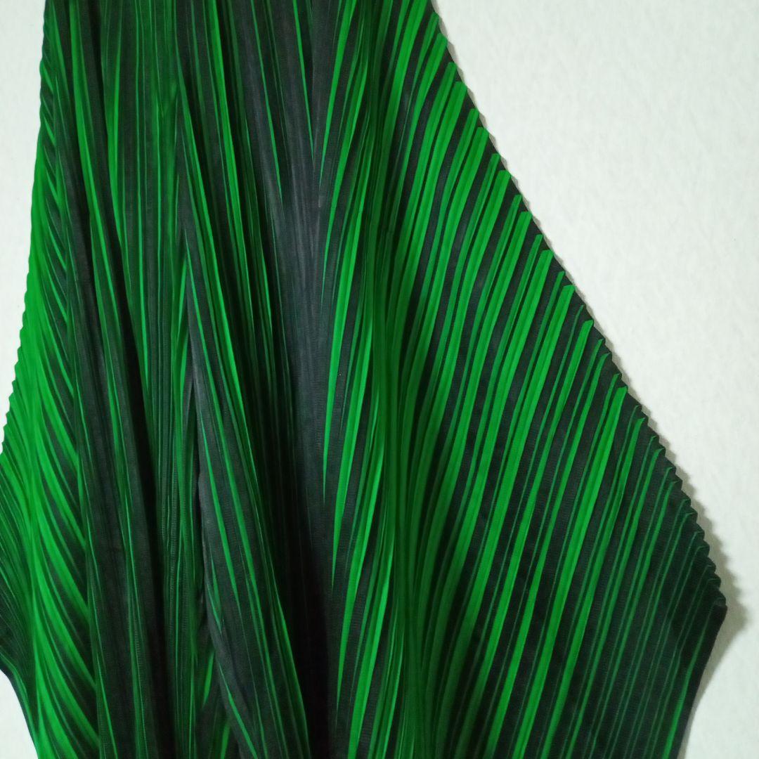 PLEATS PLEASE　プリーツパンツ