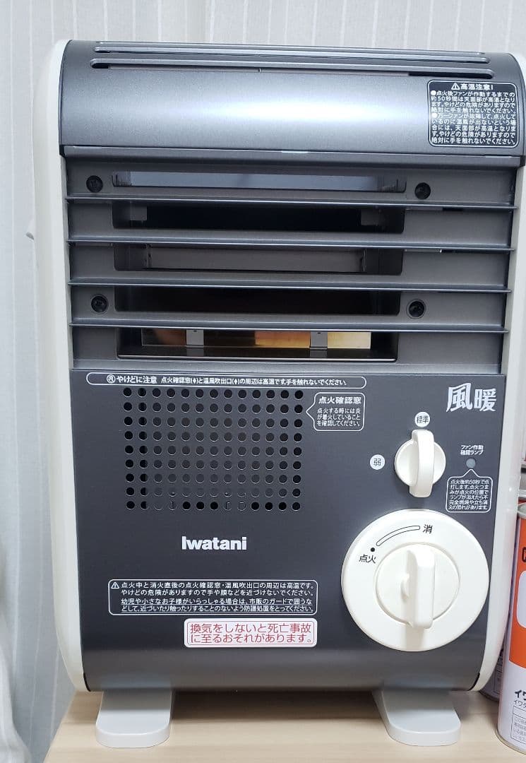 未使用に近い　大幅値下げ　イワタニ　風暖　最新型　未使用カセットガス６本オマケ