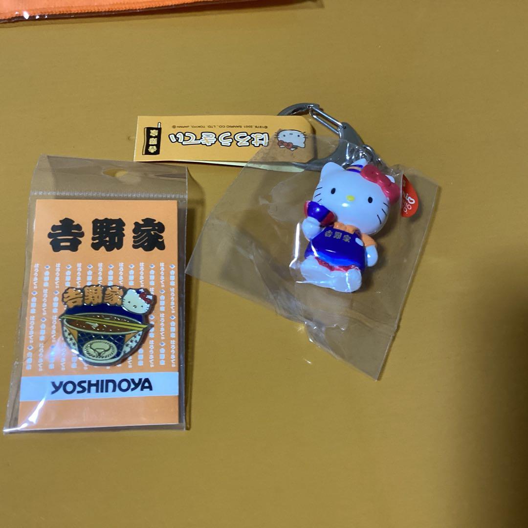 2902ハローキティ✖️吉野家　ストラップ &タオル
