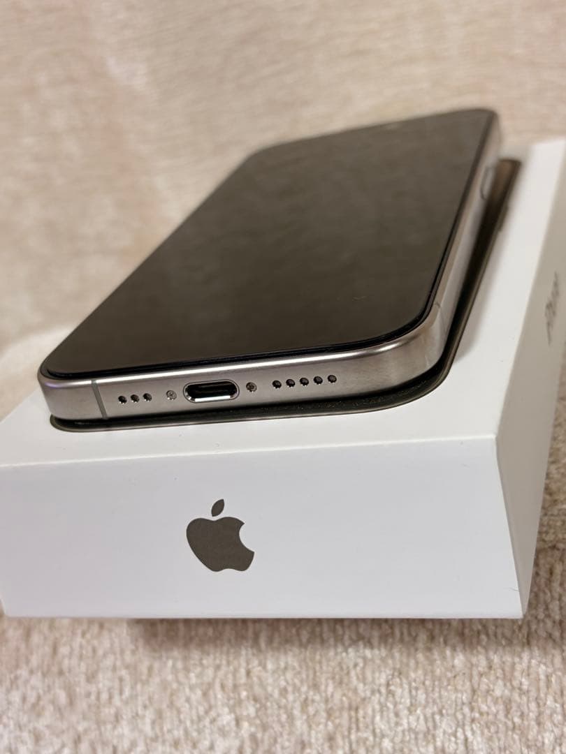 【美品】iPhone15pro 256GBナチュラルチタニウム SIMフリー