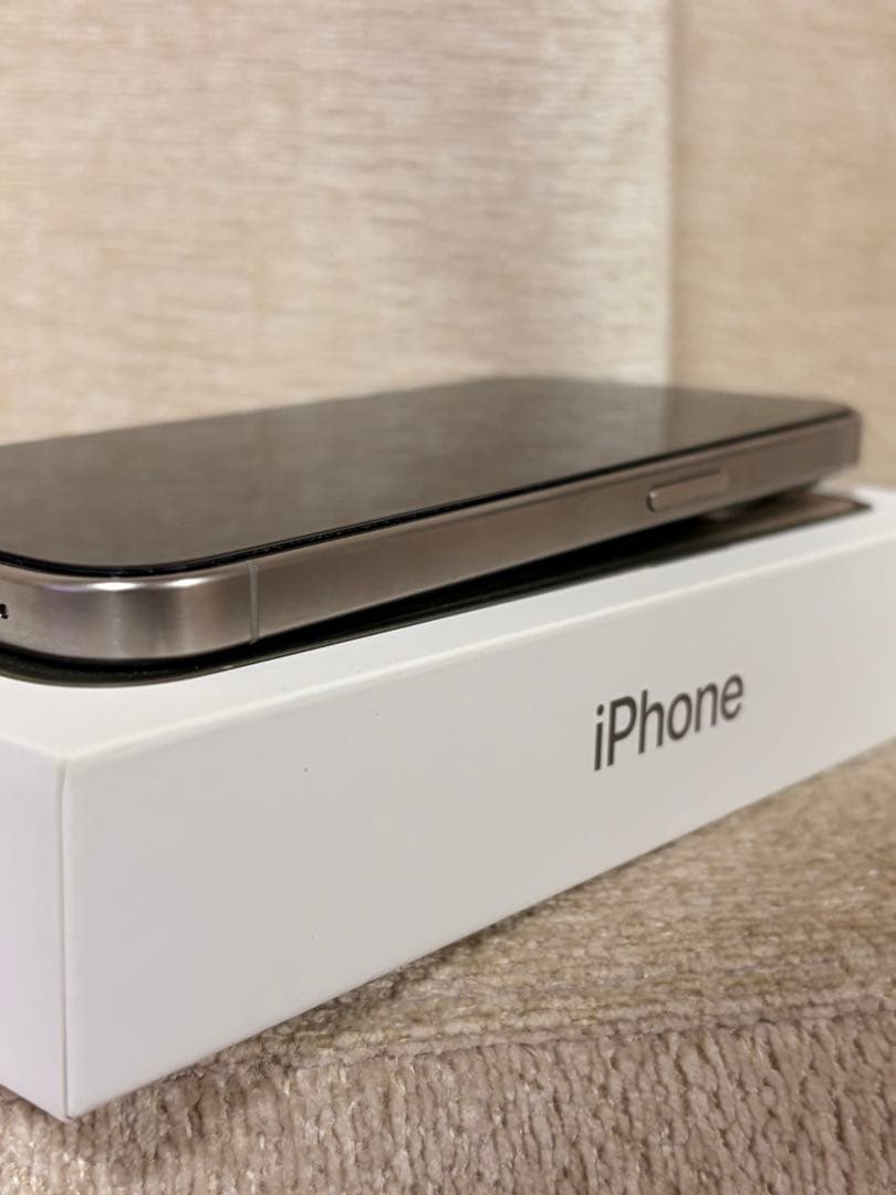 【美品】iPhone15pro 256GBナチュラルチタニウム SIMフリー