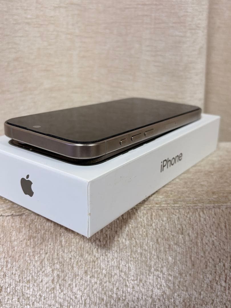 【美品】iPhone15pro 256GBナチュラルチタニウム SIMフリー