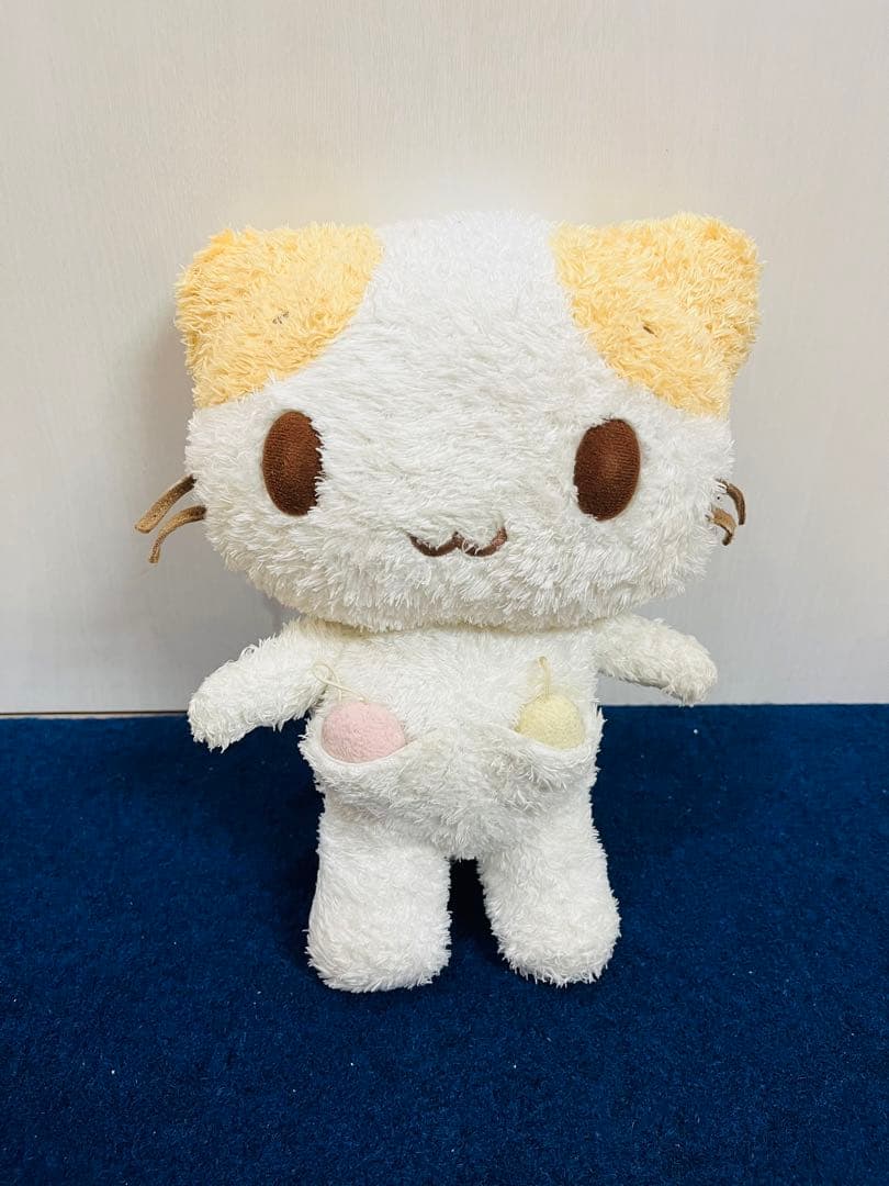 マシュマロみたいなふわふわにゃんこ　サンリオ　ポーズ　ぬいぐるみ