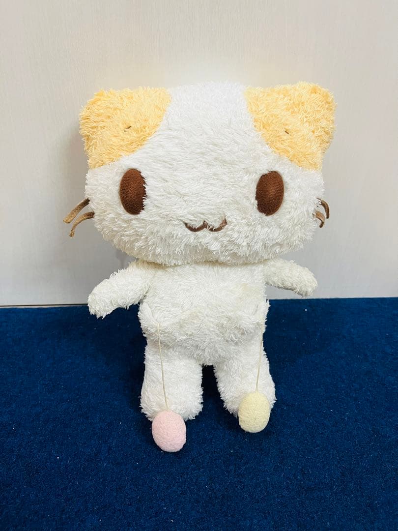 マシュマロみたいなふわふわにゃんこ　サンリオ　ポーズ　ぬいぐるみ