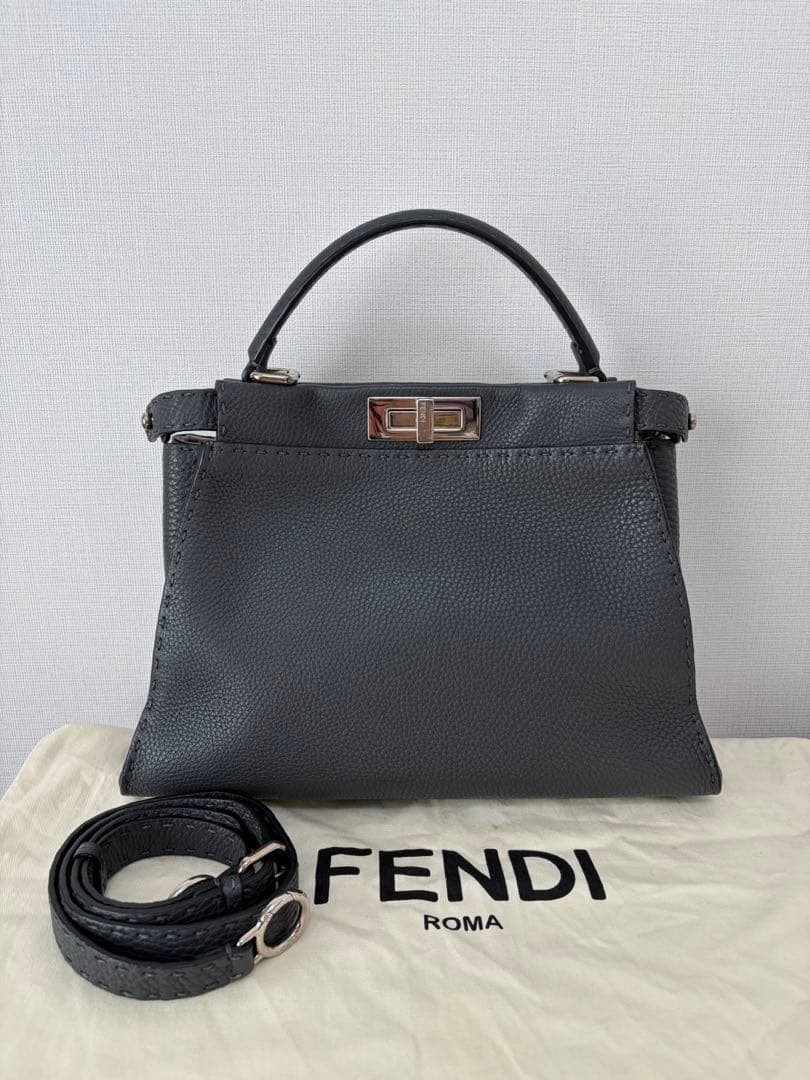 FENDI セレリア ピーカブー ミディアム アスファルトグレー