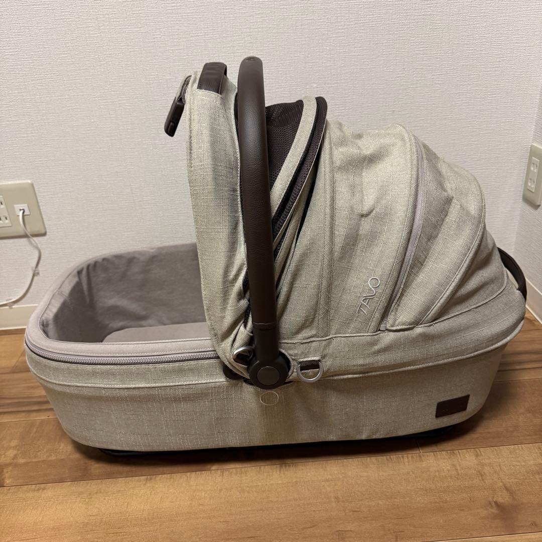 Tavo ペット - Maeve + Roscoe