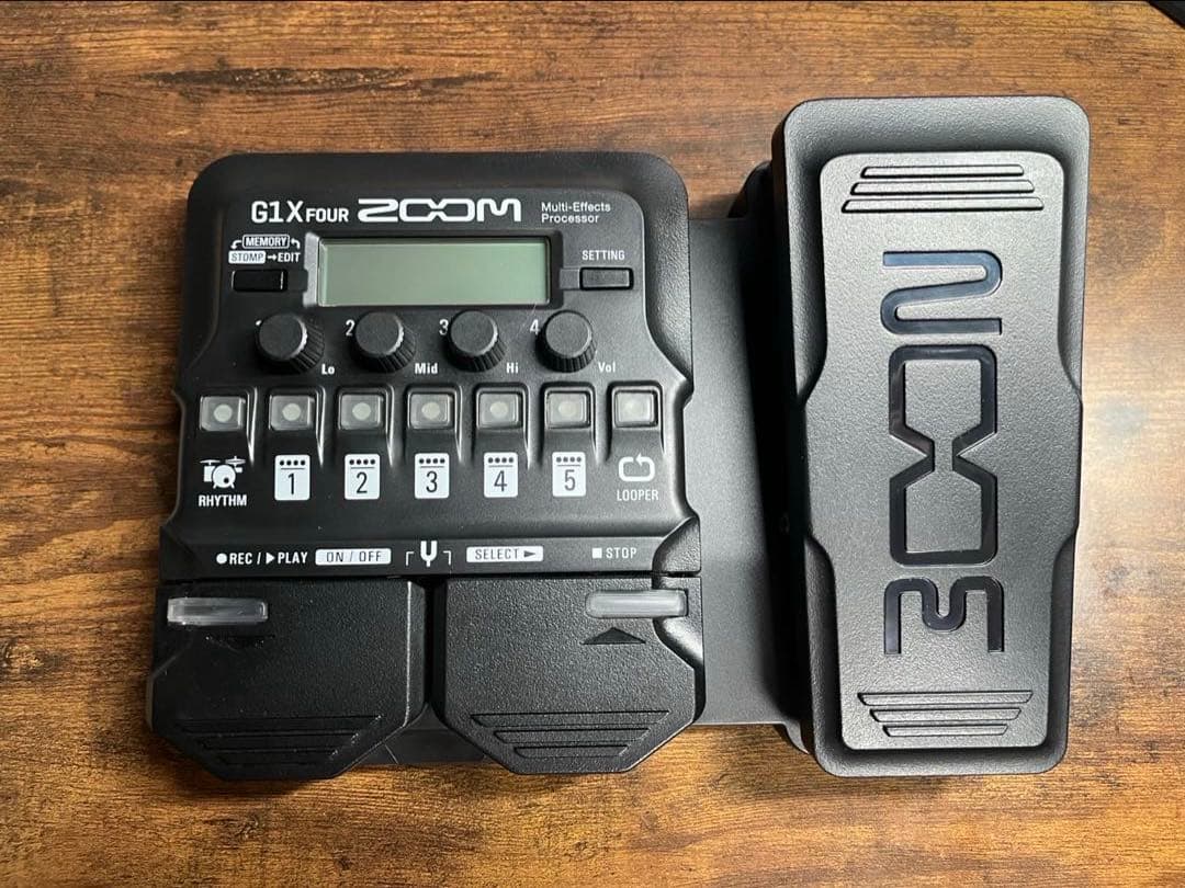 ZOOM G1X FOUR マルチエフェクトプロセッサー （純正アダプタ付き）