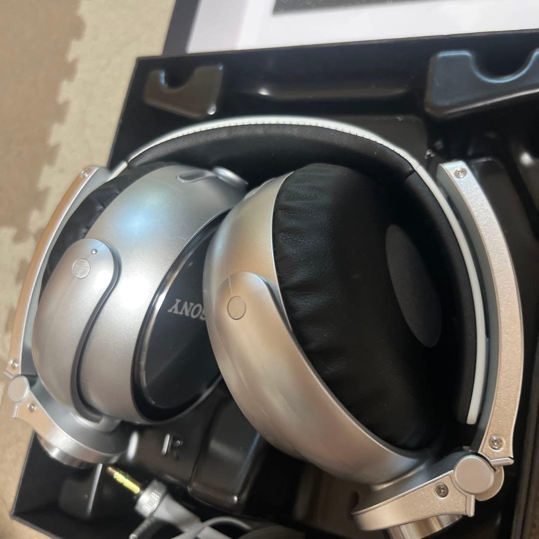 SONY ワイヤレスヘッドホン シルバー