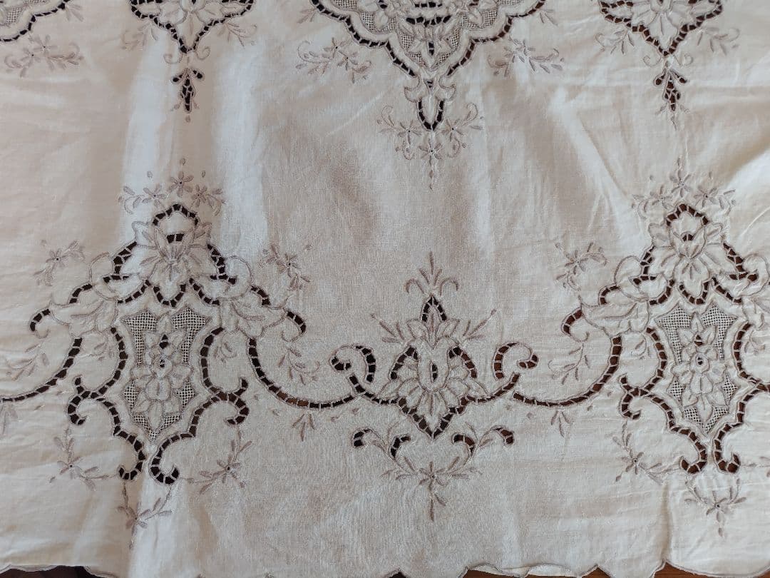 刺繍入りカットワ−クレ−スのロングテーブルクロスビンテージハンドメイド