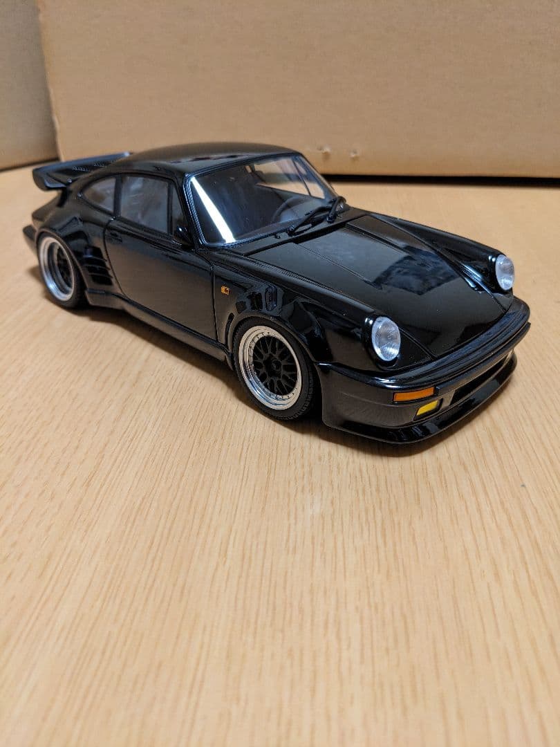オートアート1/18　湾岸ミッドナイト ポルシェ(ブラックバード)