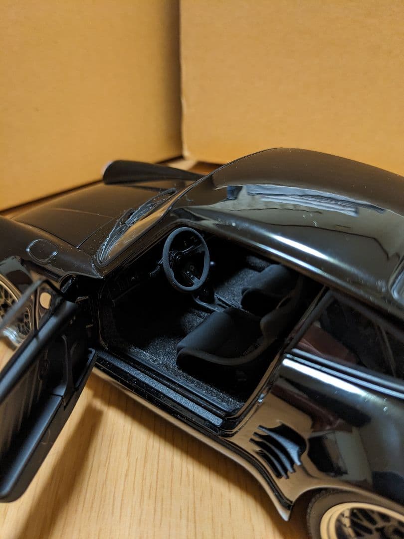 オートアート1/18　湾岸ミッドナイト ポルシェ(ブラックバード)