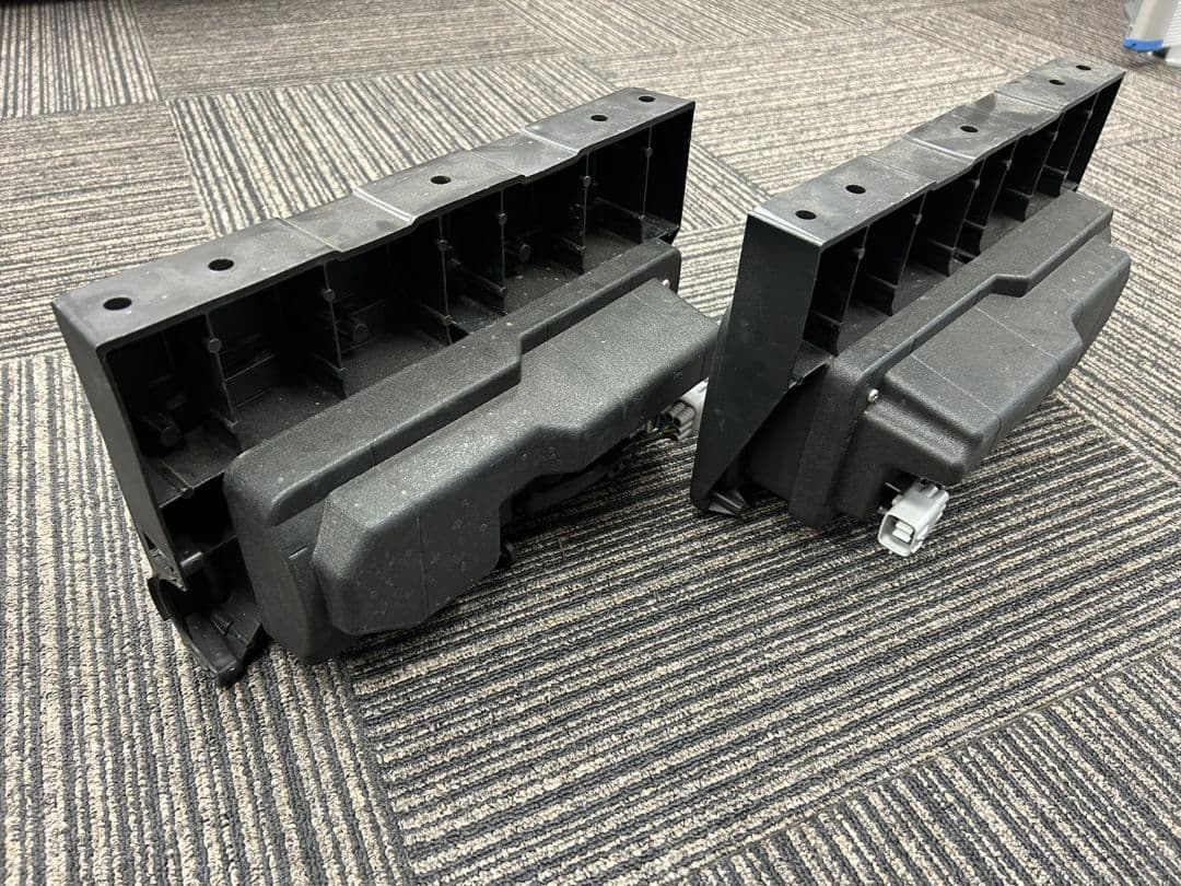 日野プロフィア　テールランプ新車外し