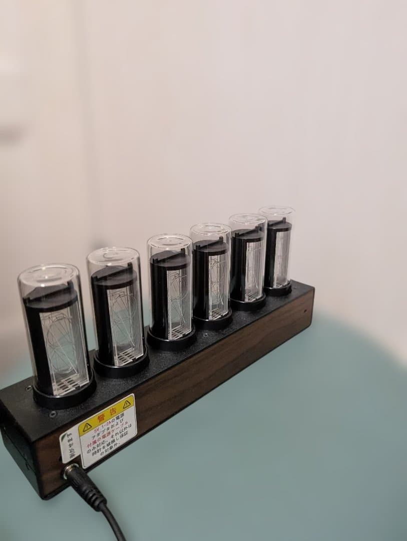 ギクシークロック レトロフューチャー風デジタル置時計