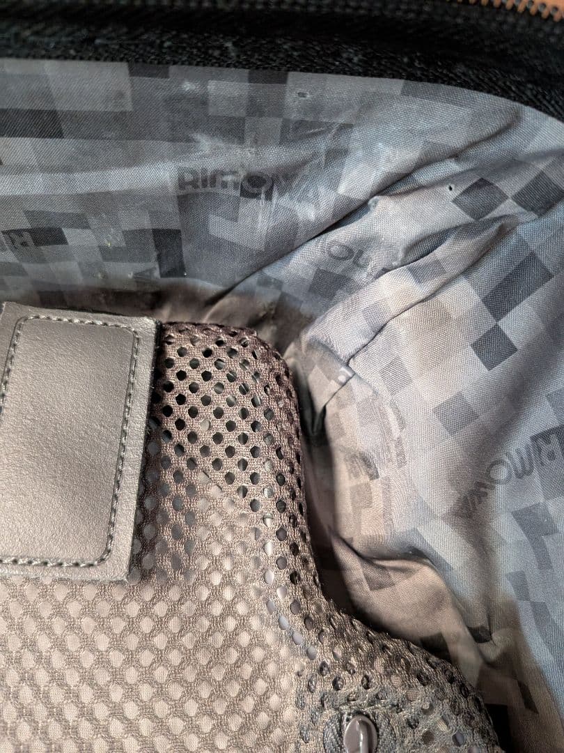 RIMOWA　リモワ　2輪　機内持ち込み