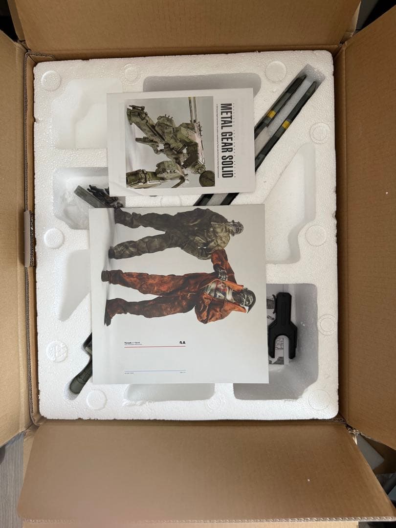 Threea メタルギアREX 1/48 1/48ソリッドスネークとポスター付き