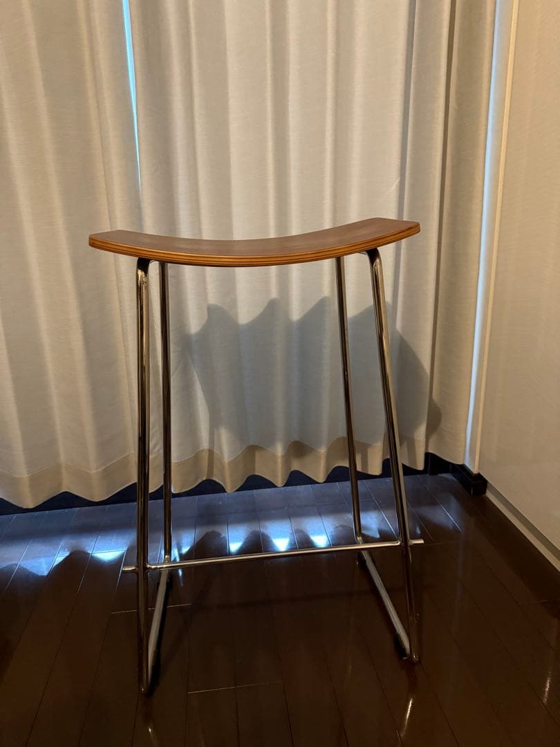 スツール　（デザイナー：イヴォンヌ・ポッター）