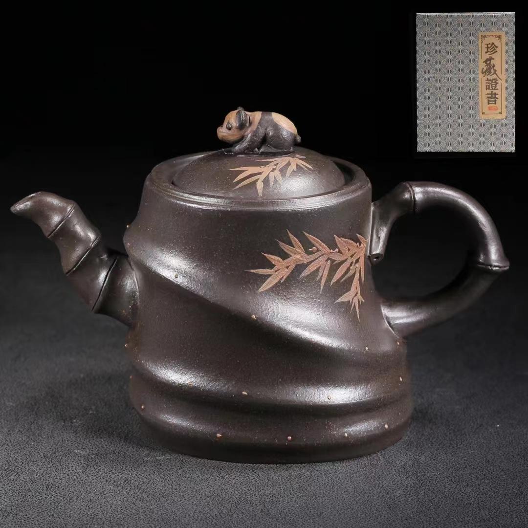 中国古美術・宜興原鉱黑金刚泥 パンダと竹葉紋急須・紫砂壺・底款:蒋蓉・朱泥・急須