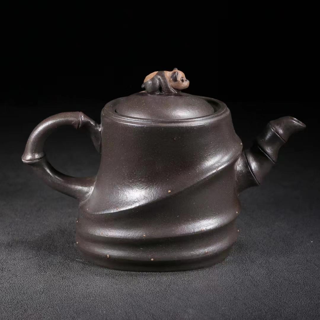 中国古美術・宜興原鉱黑金刚泥 パンダと竹葉紋急須・紫砂壺・底款:蒋蓉・朱泥・急須