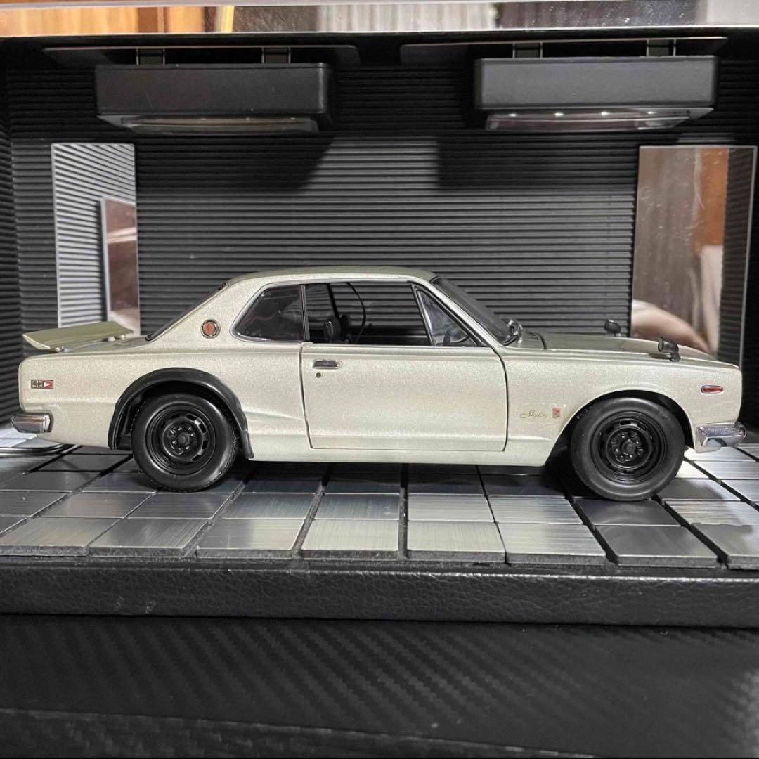 絶版京商1/18スカイライン2000GT-R KPGC10 (ライト点灯モデル)