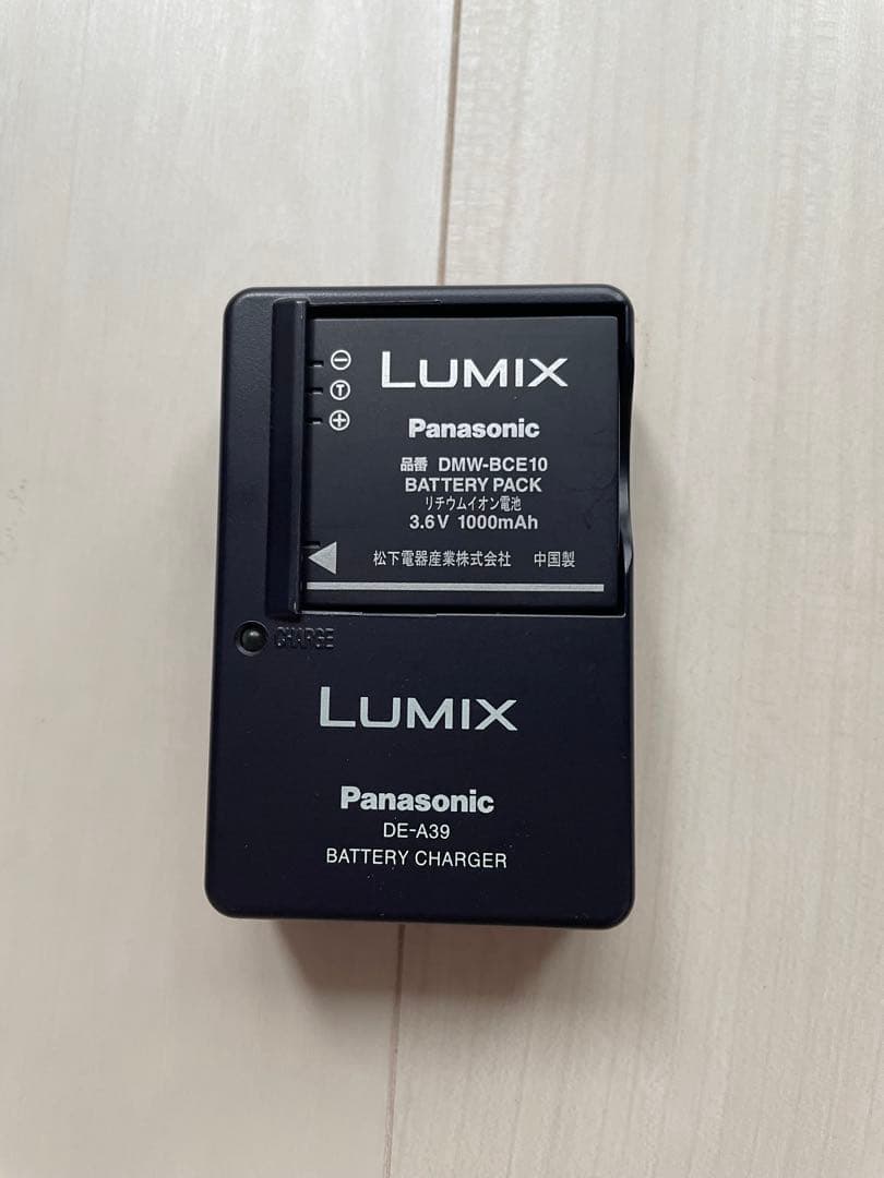 LUMIX DMC-FS3コンパクトデジタルカメラ 本体とバッテリーチャージャー