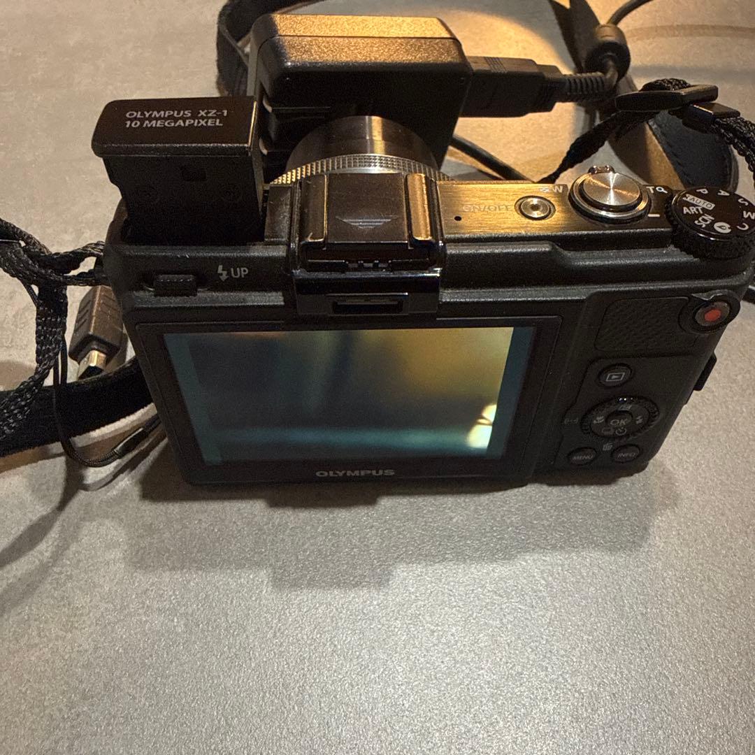 中古品　OLYMPUS XZ-1 コンパクトデジカメ