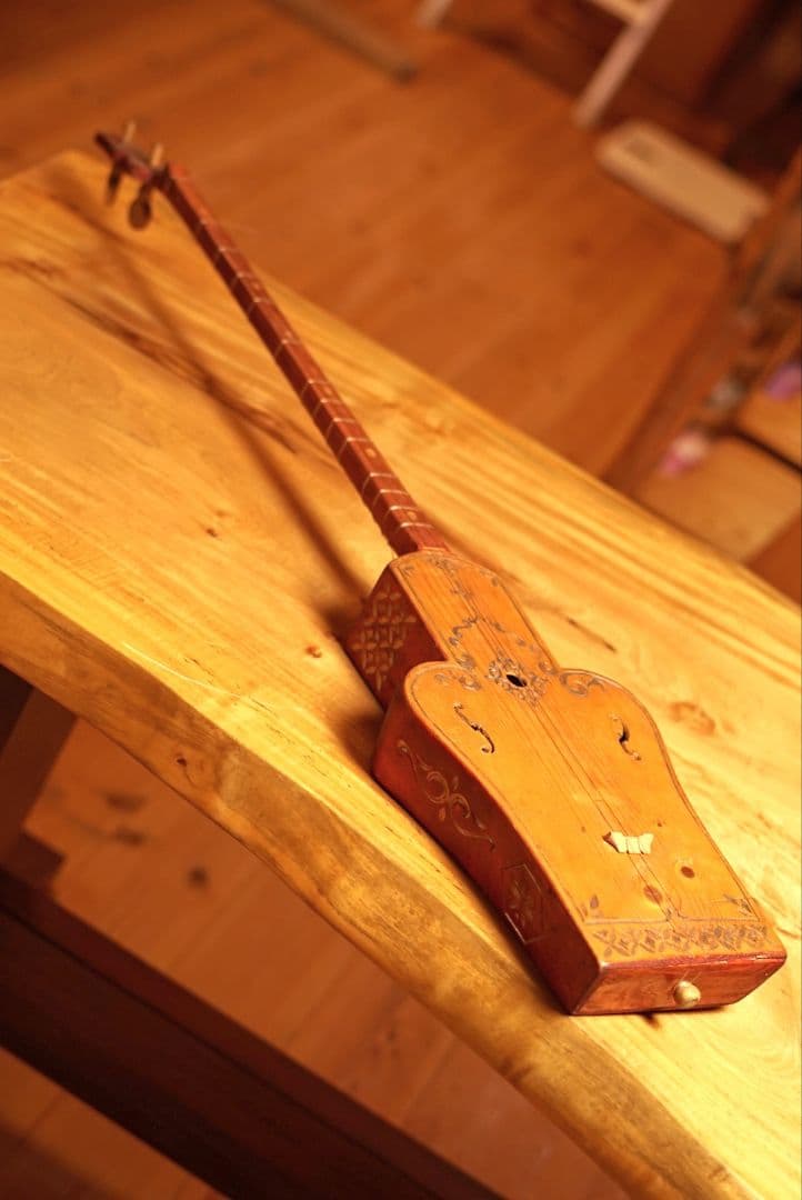 木製２弦楽器　琴
