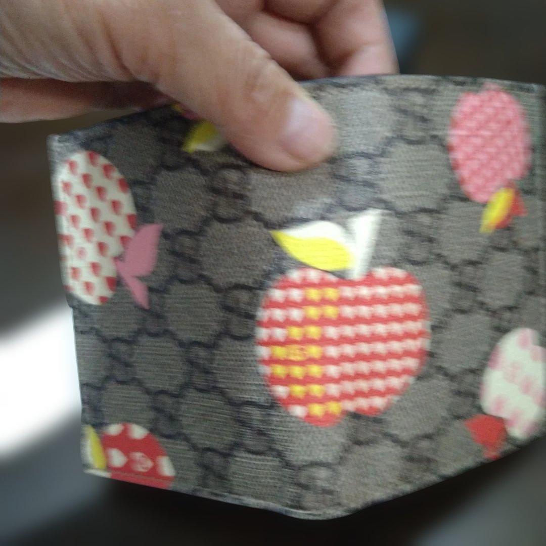 GUCCI フルーツモチーフ 二つ折り財布