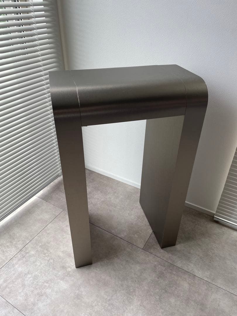 テーブル モダンデザイン　花台　サイドテーブル　飾り台　ポストモダン