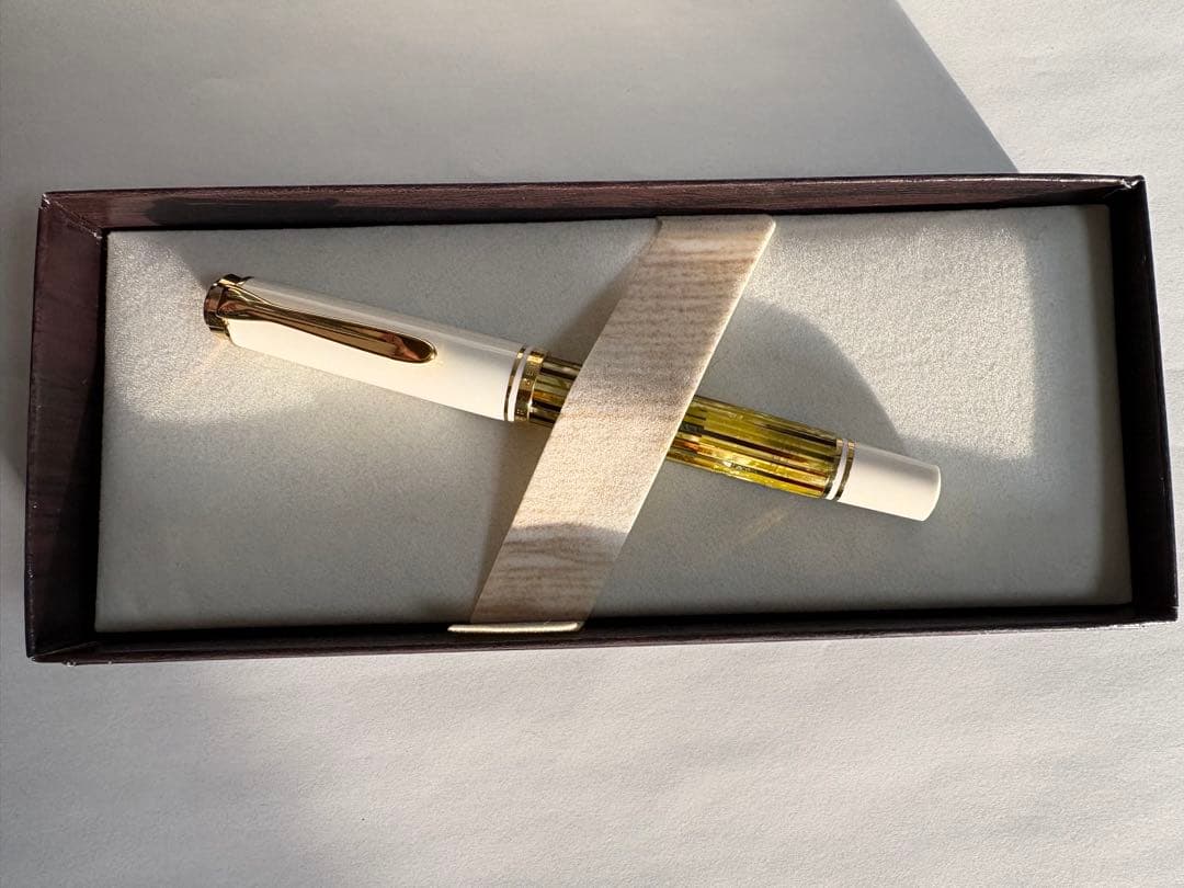 Pelikan 万年筆 スーベレーン M400 F ホワイトトータス