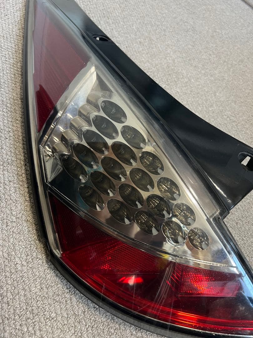 日産 フェアレディZ Z33 LEDテールランプ 左右セット 中古