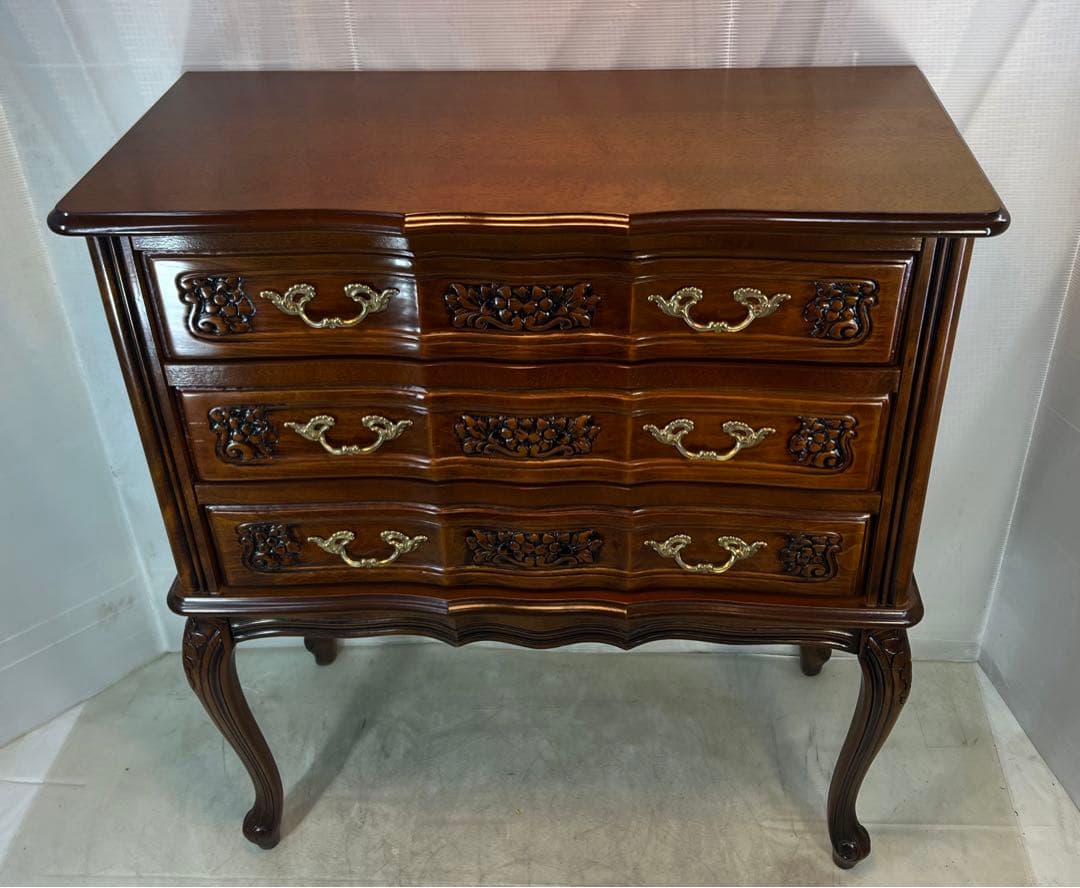 イタリア製、チェスト、猫脚 3段 ロココ調彫刻 クラウディオ・サオンチェラ
